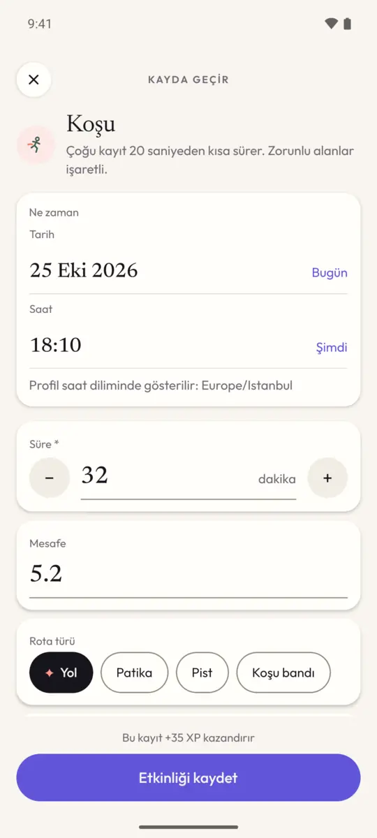 Bir koşuyu kaydetmek: tarih ve saat, dakika olarak süre, mesafe ve rota türü, her biri kendi kartında; en altta Kaydet.